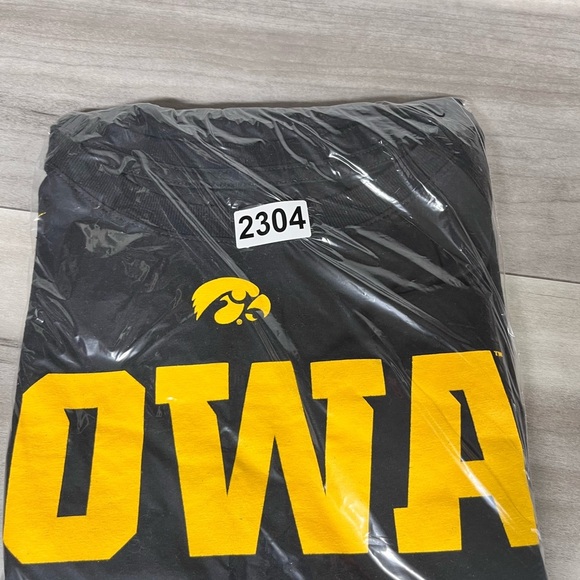 Caitlin Clark Iowa Hawkeyes Nike T shirt Men’s XXL Black WNBA Basketball 2304 - Picture 6 of 6